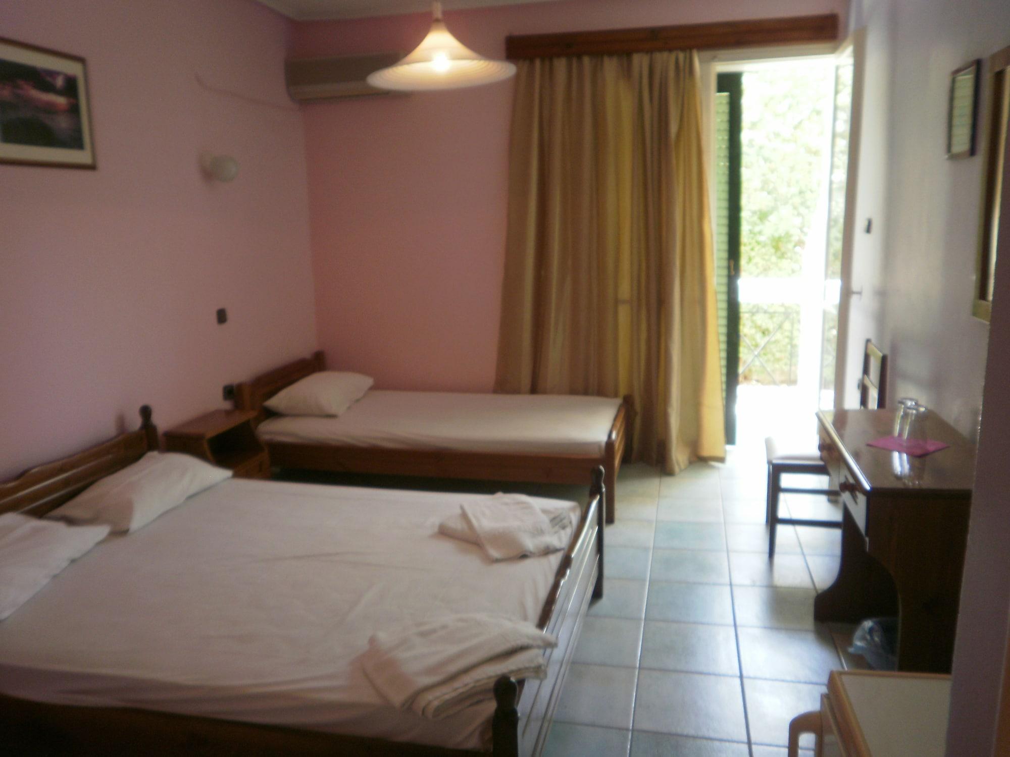 Francisco Beach Hotel Agios Andreas  エクステリア 写真