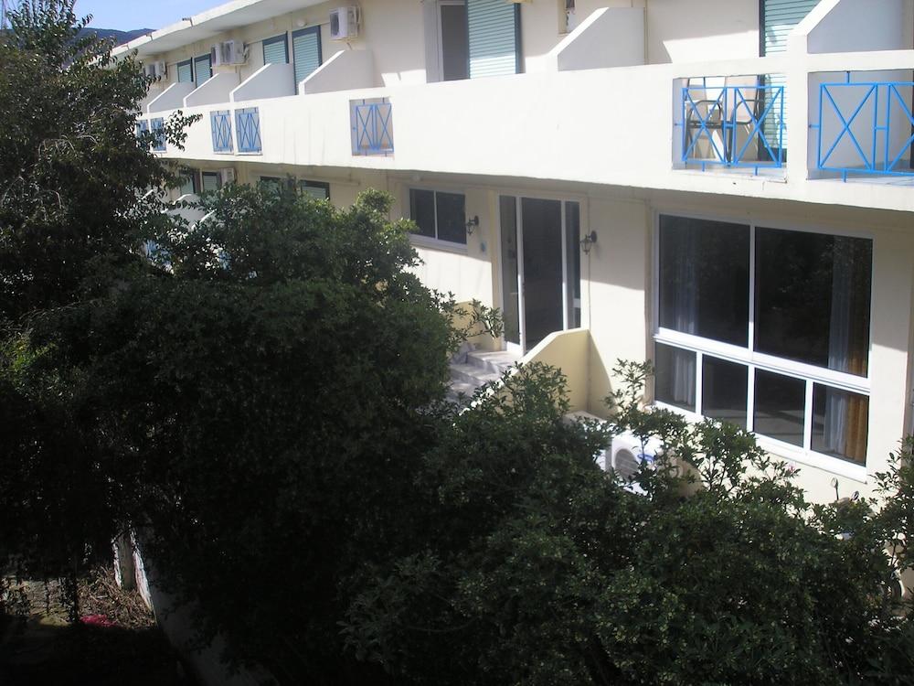 Francisco Beach Hotel Agios Andreas  エクステリア 写真