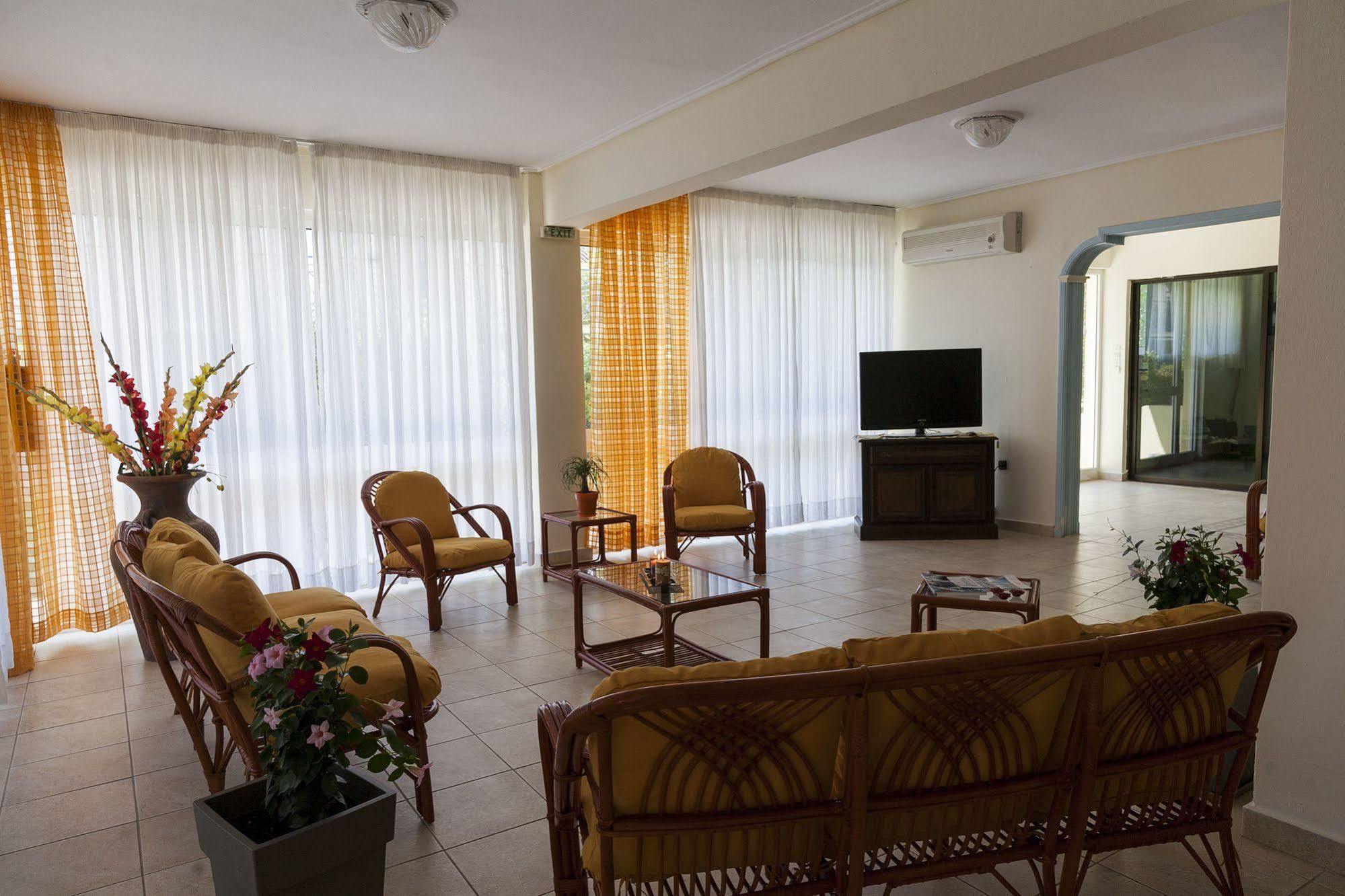 Francisco Beach Hotel Agios Andreas  エクステリア 写真