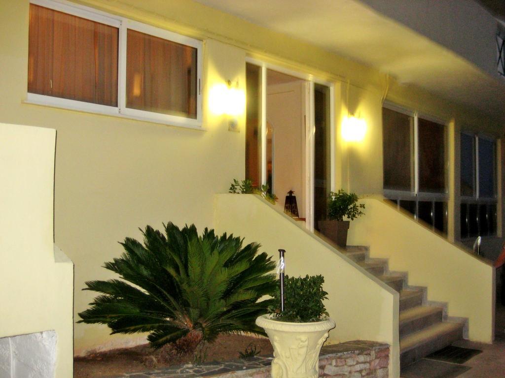 Francisco Beach Hotel Agios Andreas  エクステリア 写真