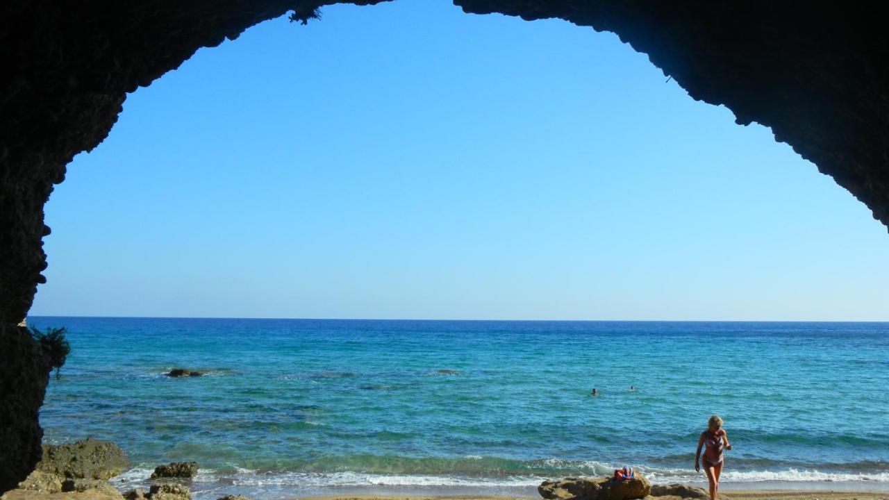 Francisco Beach Hotel Agios Andreas  エクステリア 写真